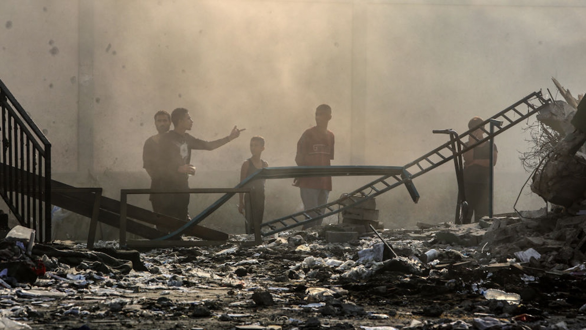 Israel destruye un colegio que servía de refugio en Gaza