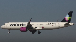 Los pasajeros de Volaris relatan como impidieron a un hombre desviar el vuelo donde viajaban