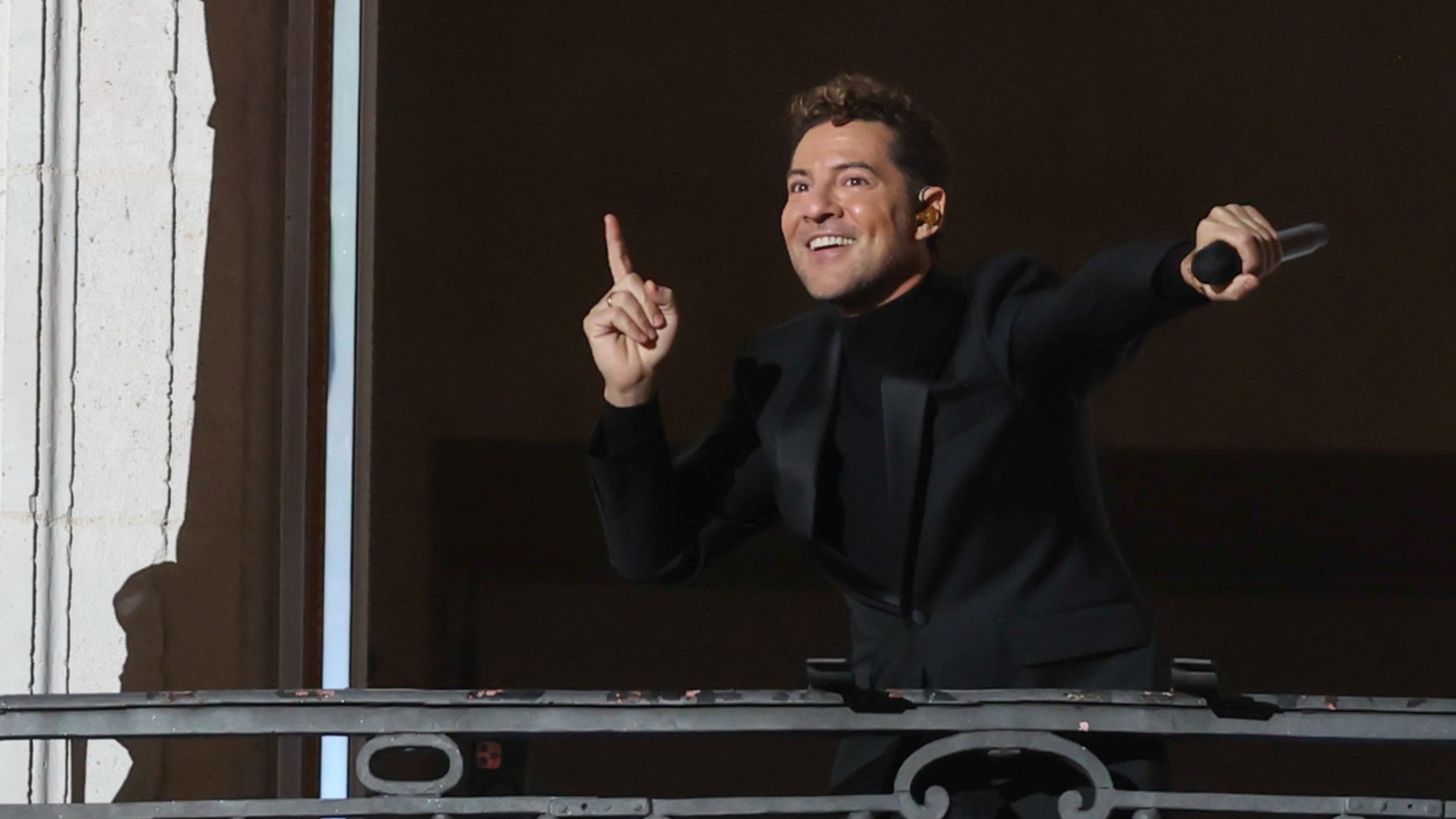 Bisbal canta 'El Burrito Sabanero' en la Puerta del Sol