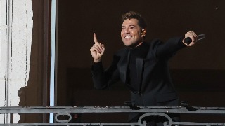 Bisbal canta 'El Burrito Sabanero' en la Puerta del Sol