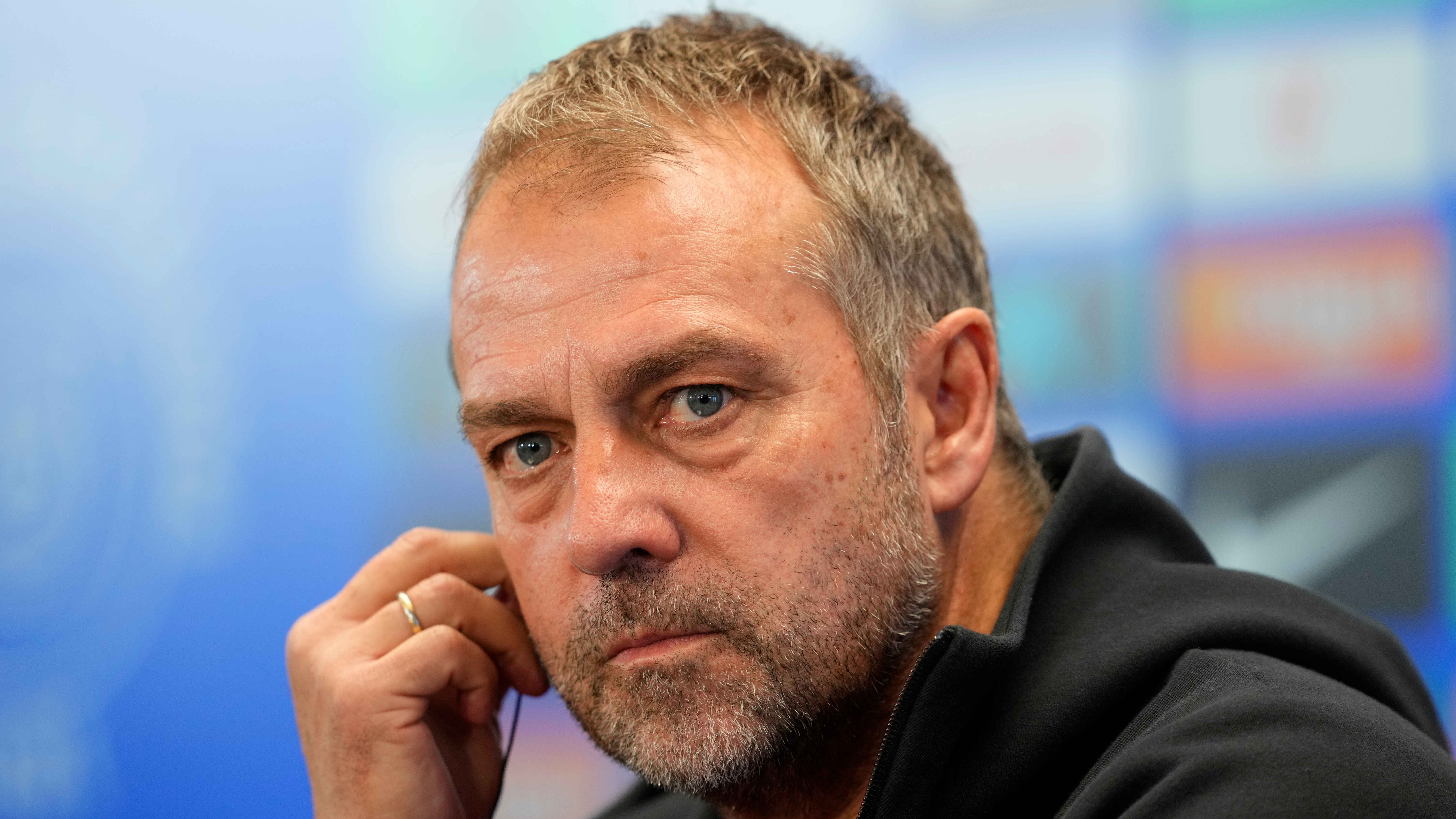 Flick: "Jugamos un partido brillante, pero estoy decepcionado con el resultado"