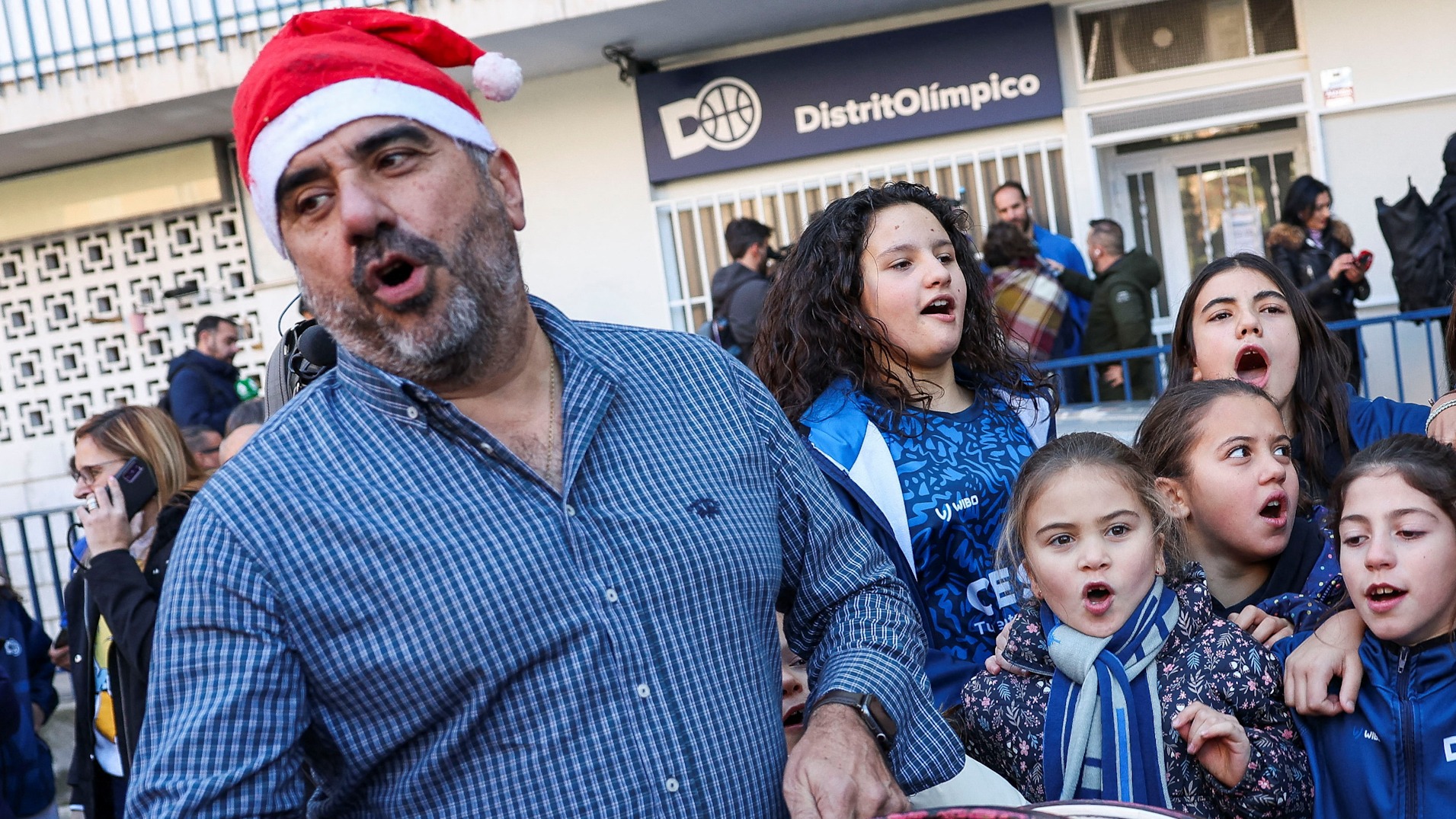 La fiesta del club de baloncesto ganador del Gordo