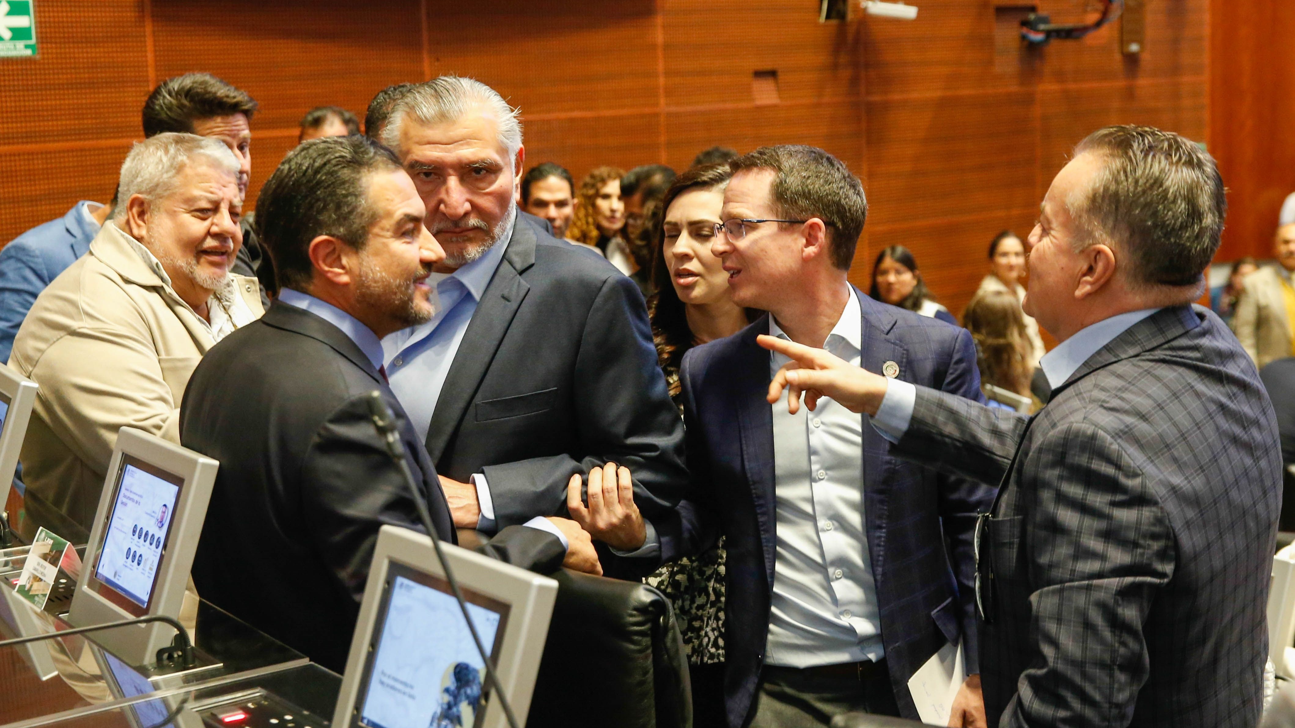 Senadores de Morena y PAN se confrontan en sesión