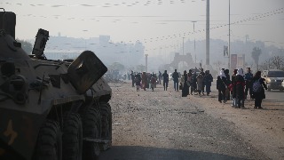 Los rebeldes sirios toman Hama y avanzan hacia Homs