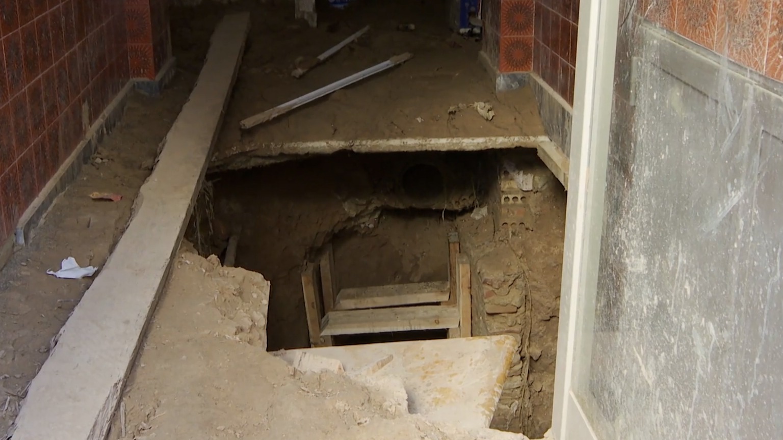 La dana destapa antiguos refugios de la Guerra Civil en Paiporta