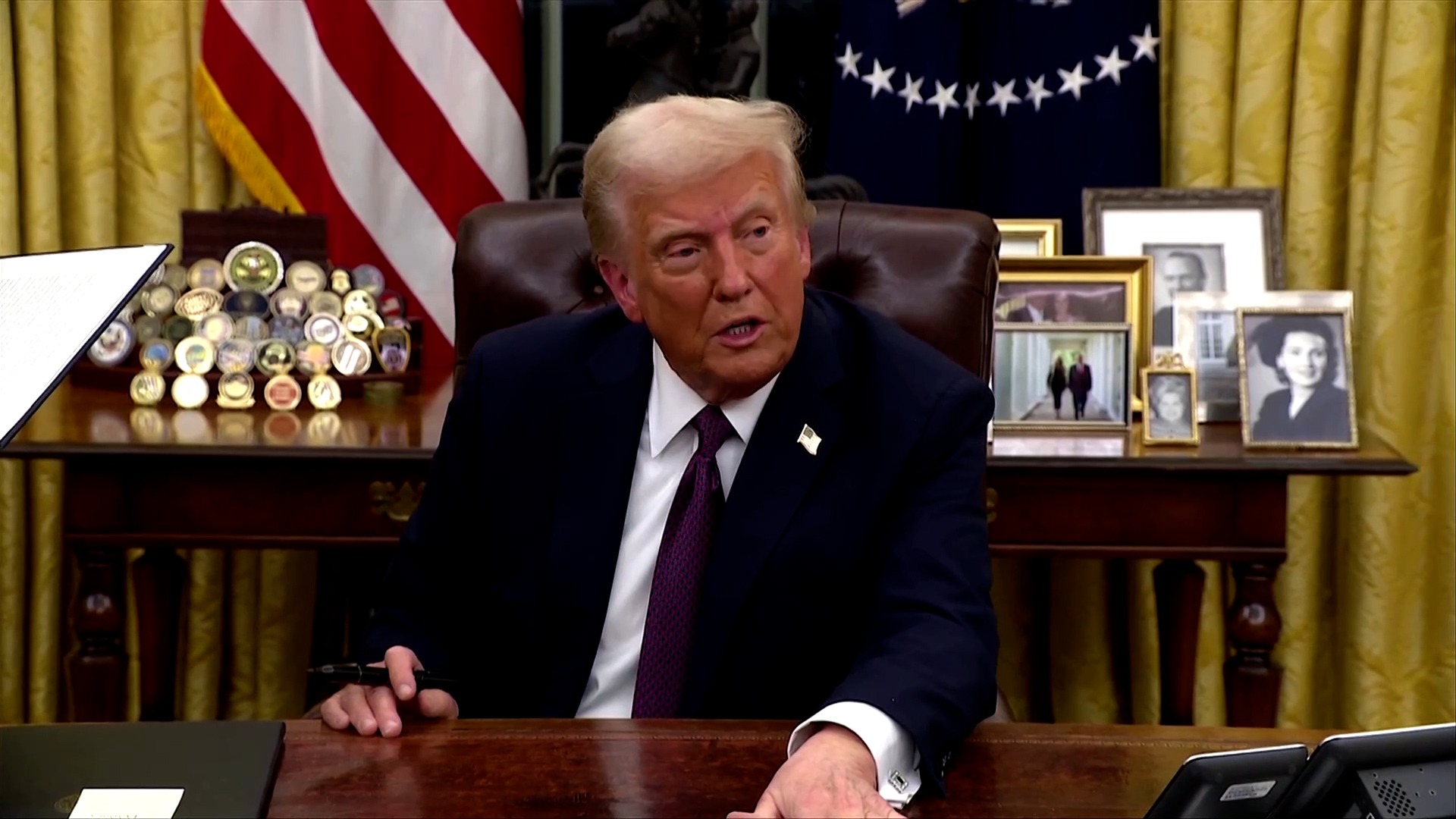 Trump: "Estamos pensando en aranceles de un 25% en México y Canadá"