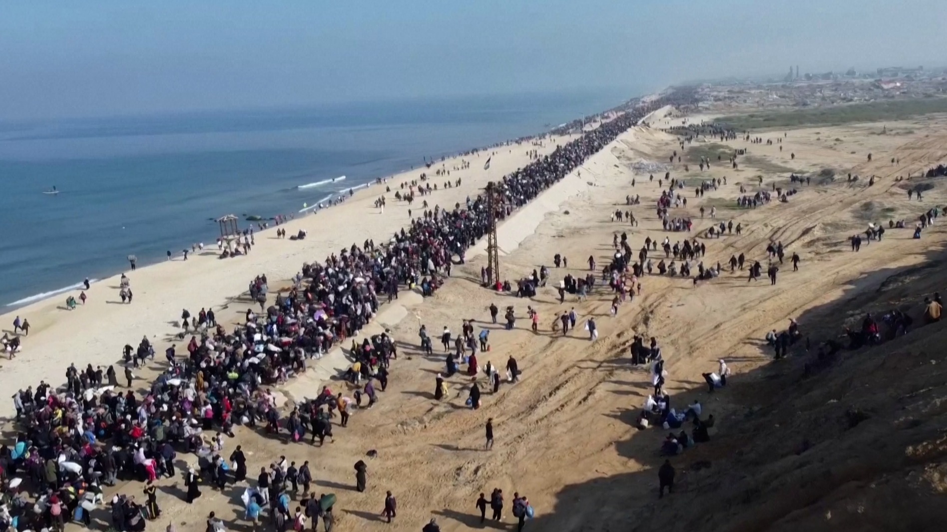 Miles de palestinos vuelven a sus casas en el norte de Gaza tras el nuevo acuerdo con Israel