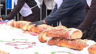 Aldeas Infantiles reparte 7.500 raciones de Roscón de Reyes en la Puerta del Sol