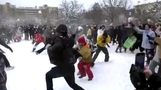Batalla campal nocturna de bolas de nieve en Washington