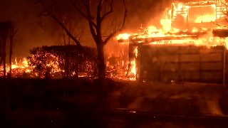 El incendio en Los Ángeles crece rápidamente