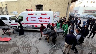 Israel bombardea la franja de Gaza durante la madrugada y deja decenas de muertos