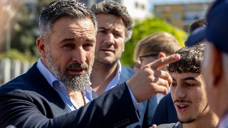 Abascal pide la dimisión de Juanma Moreno