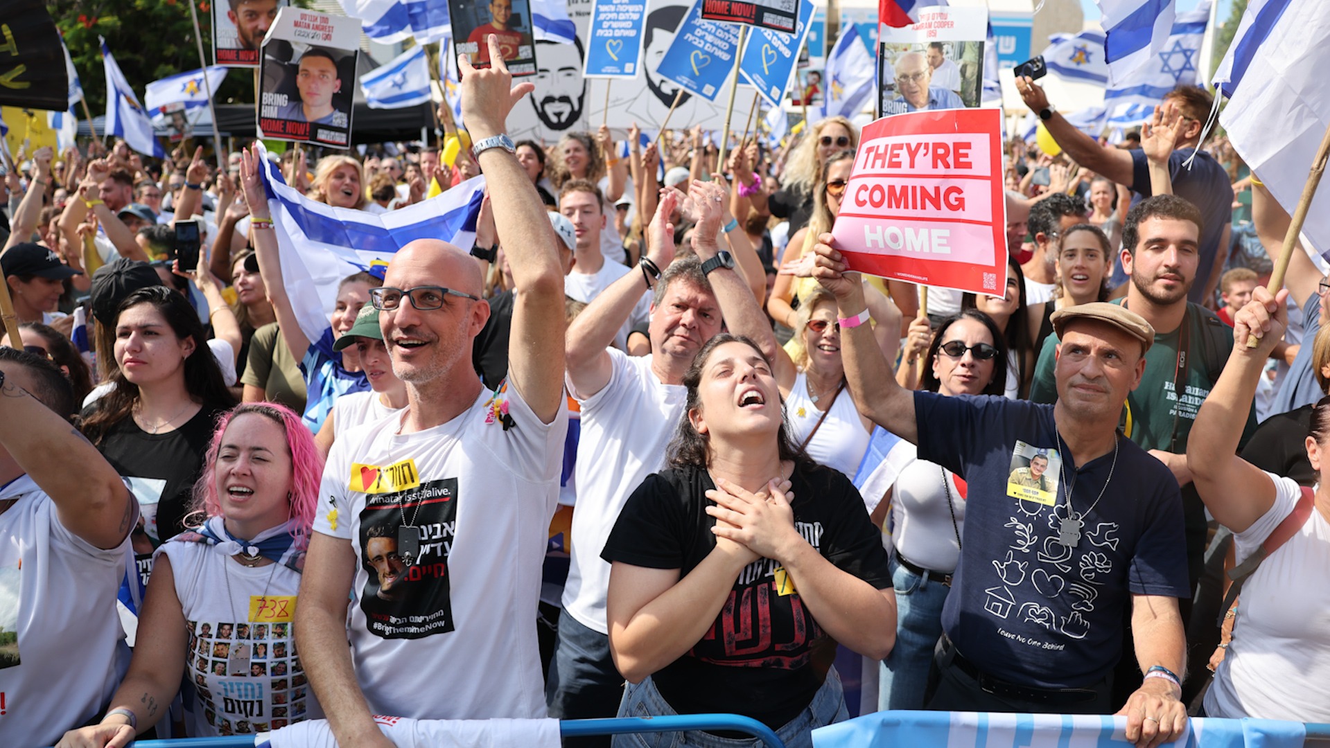 Civiles israelíes celebran la liberación de todos los rehenes de Gaza