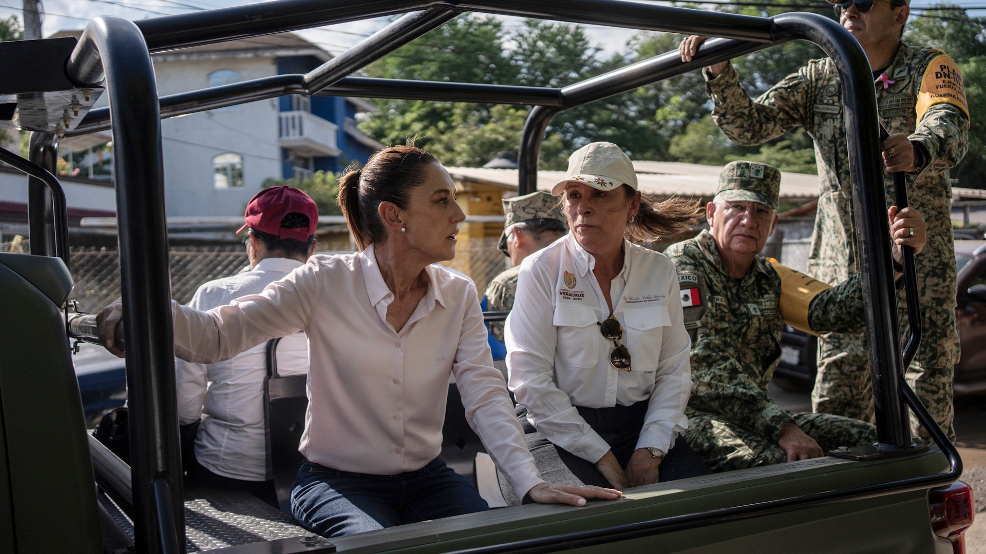 Sheinbaum visita algunas de las comunidades más afectadas por las lluvias torrenciales
