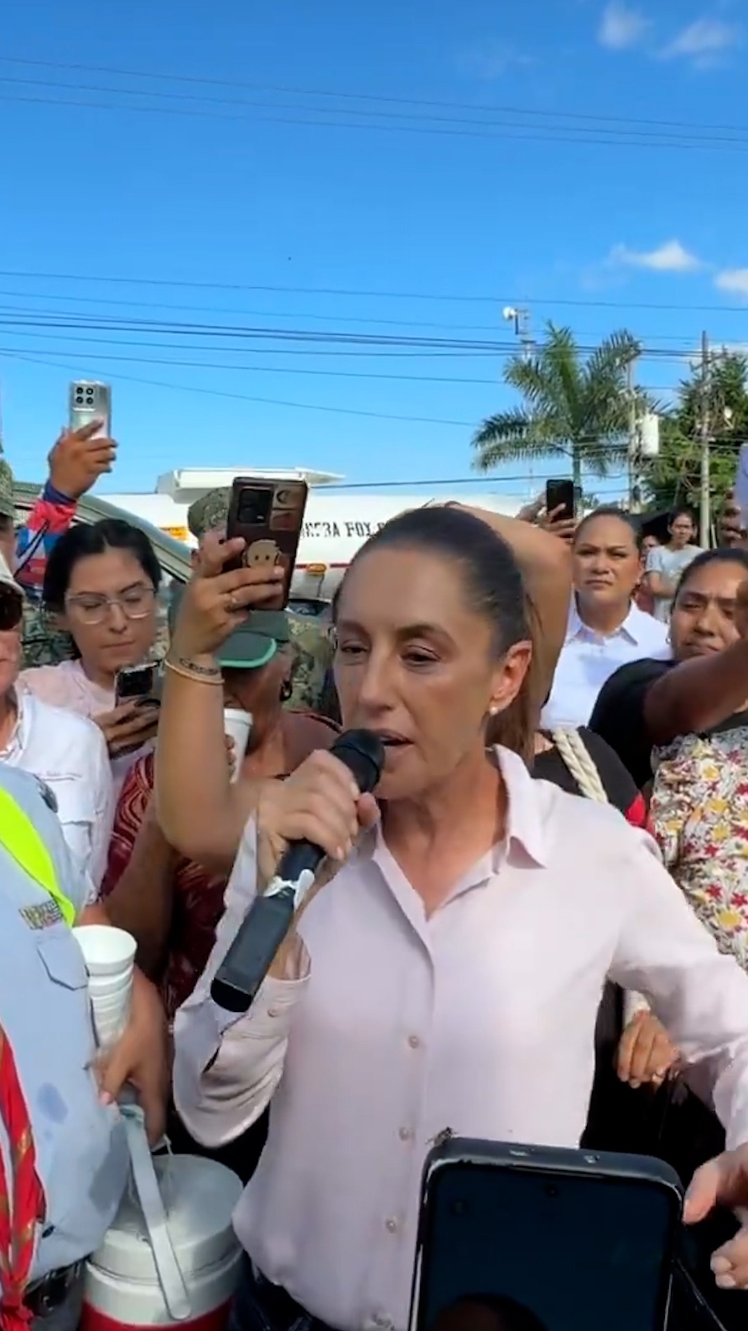 Sheinbaum visita municipios afectados por las lluvias torrenciales