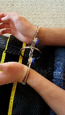 El sistema de inmovilización corporal durante los vuelos de deportación