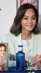 Isabel Preysler presenta su autobiografía “Mi verdadera historia”