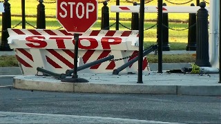 Un vehículo se estrella contra la reja de la Casa Blanca