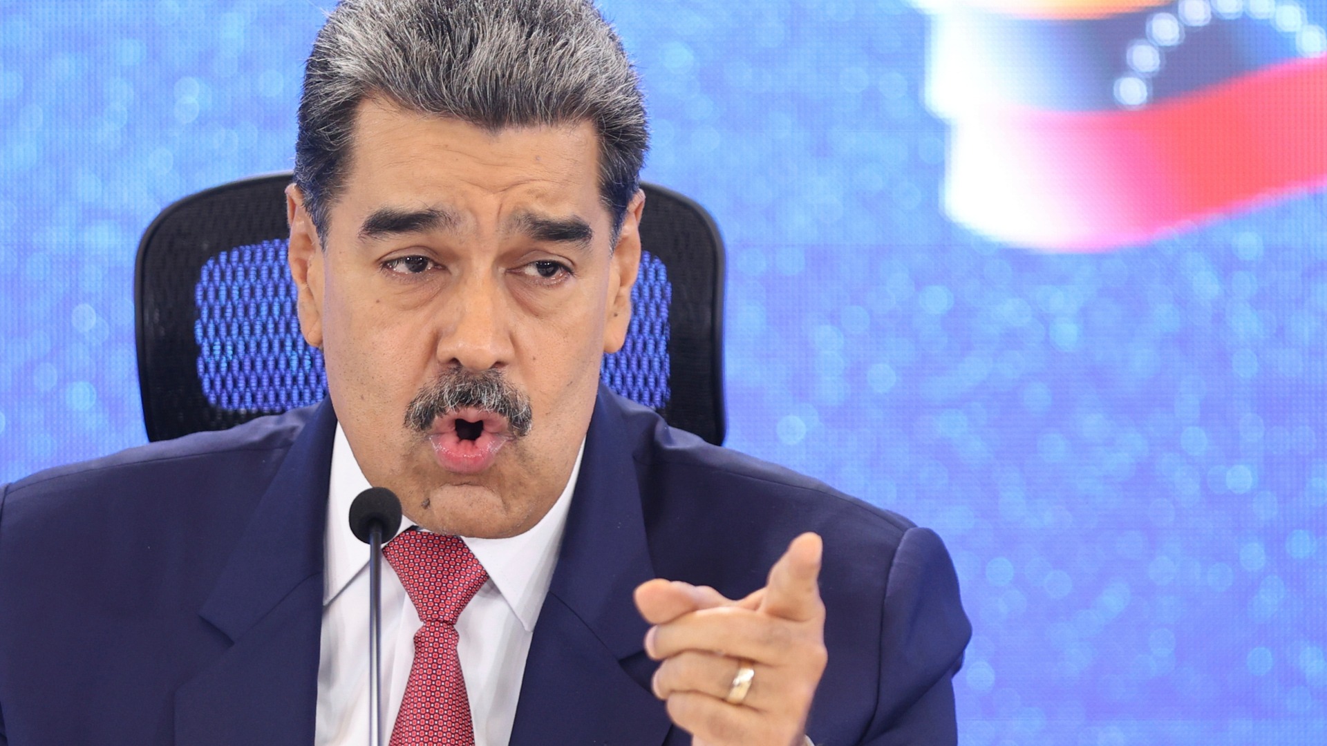 Maduro pide quitar la nacionalidad a quienes apoyen una invasión extranjera