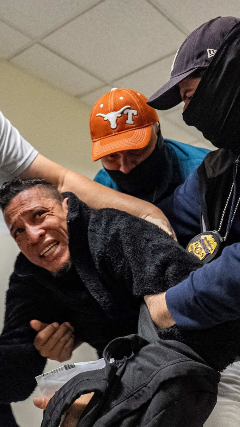 La tragedia migrante dentro de Federal Plaza