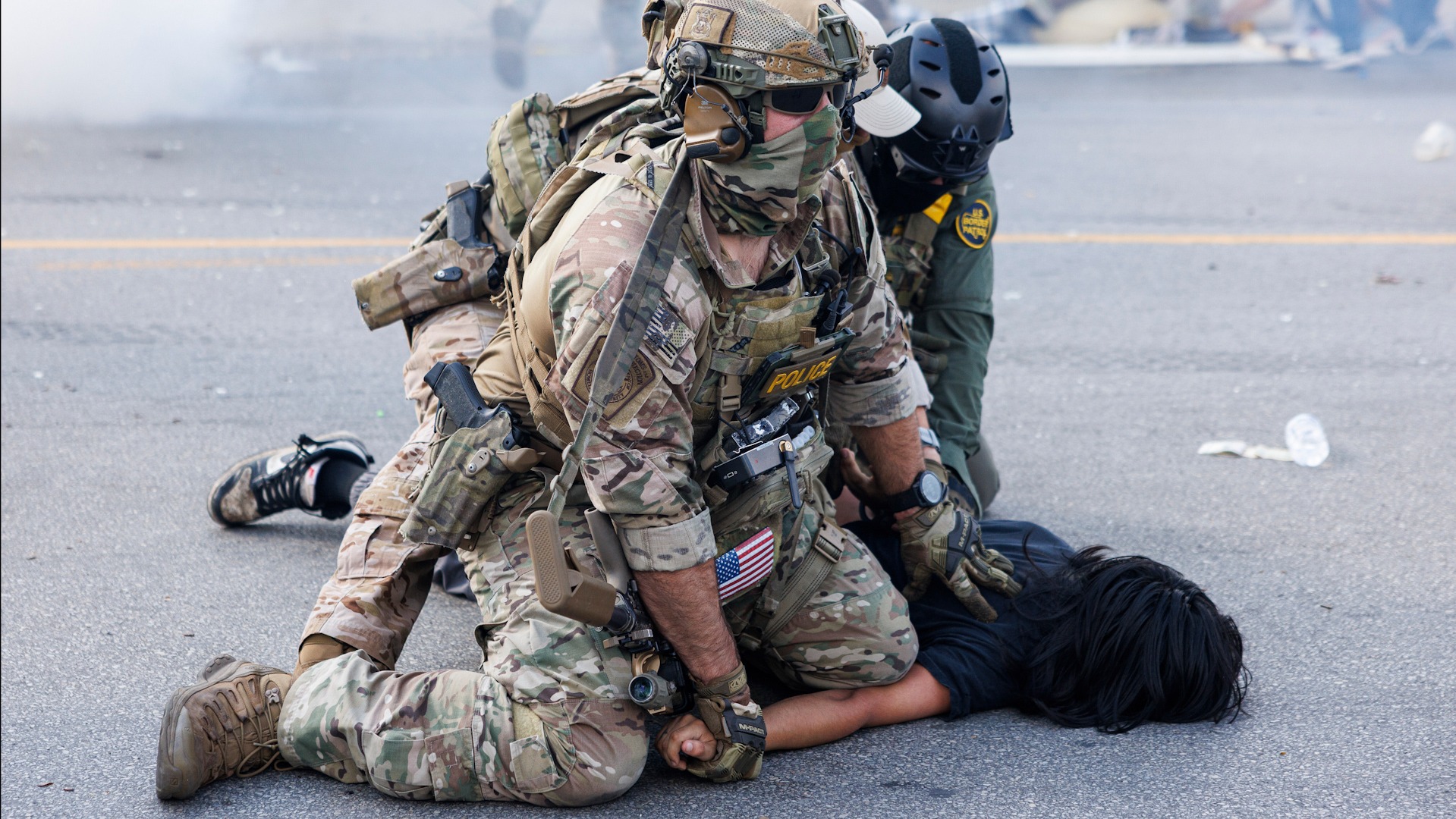 Manifestantes se enfrentan a agentes federales en Chicago por la ofensiva antimigrantes