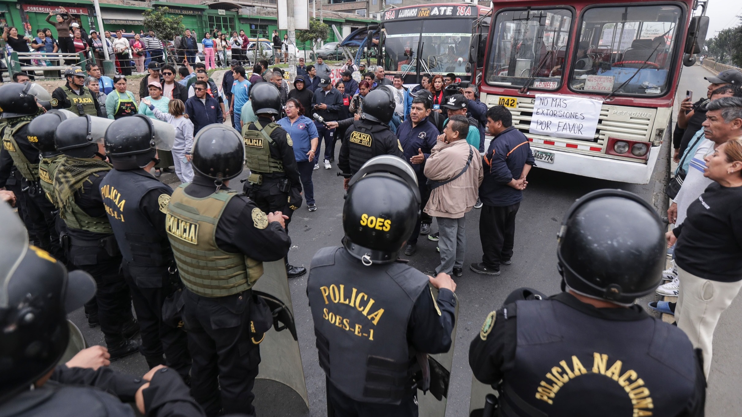 Paro de transportistas en Perú