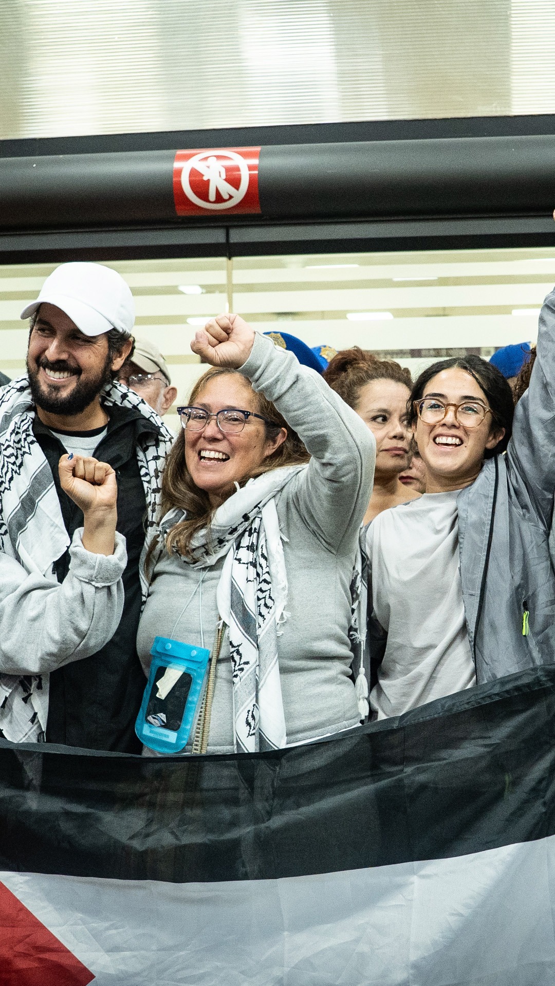 Mexicanos de la Flotilla Sumud regresan a casa tras ser repatriados por Israel