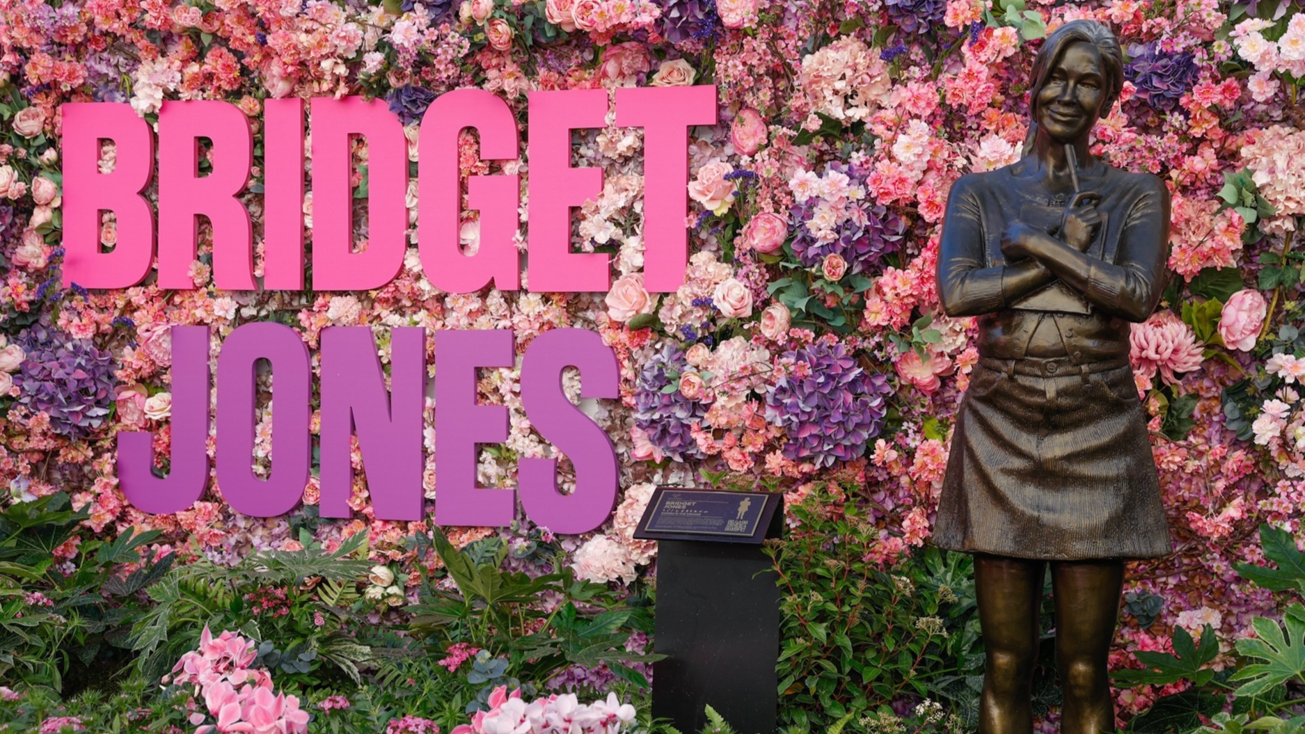 Londres incorpora una estatua de Bridget Jones a su colección de iconos cinematográficos