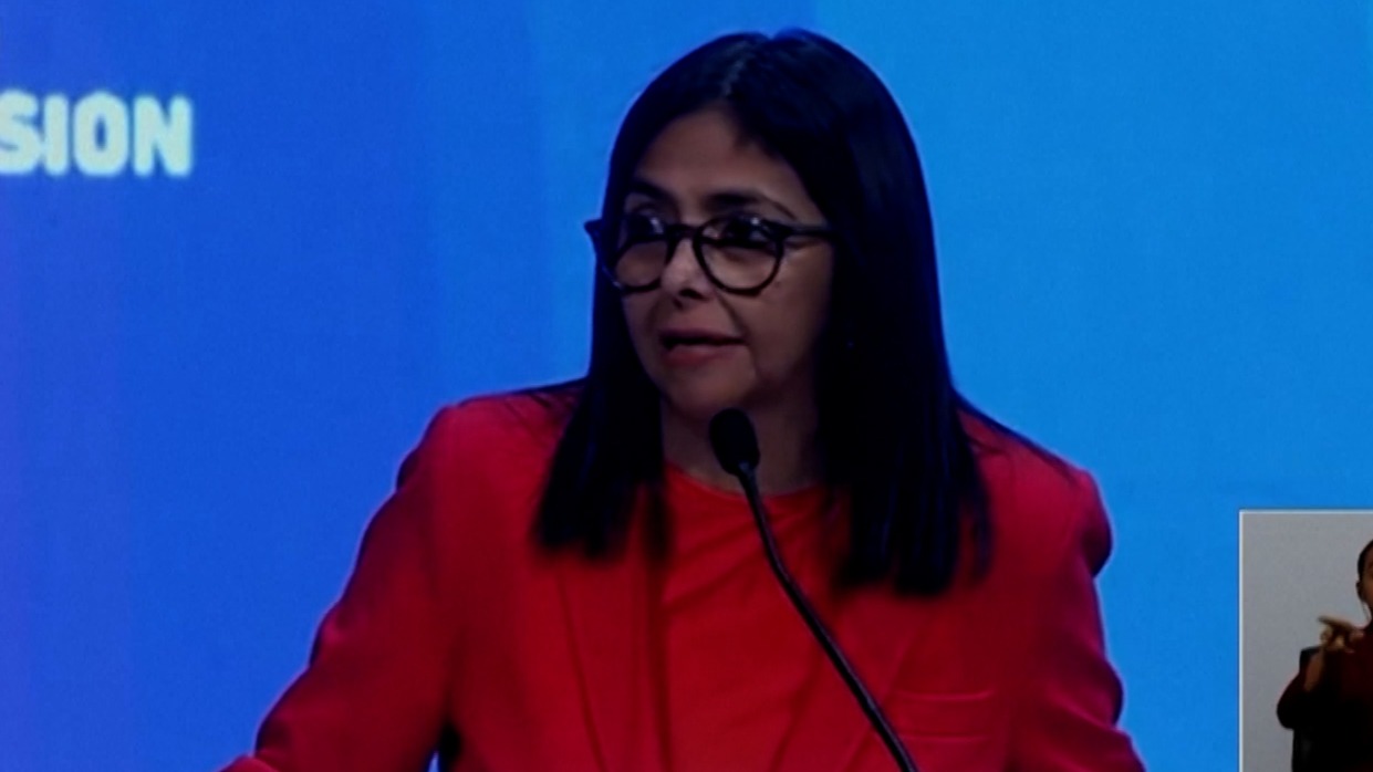 “Son ridículos”, reprende la vicepresidenta venezolana Delcy Rodríguez la presión militar de EE.UU.