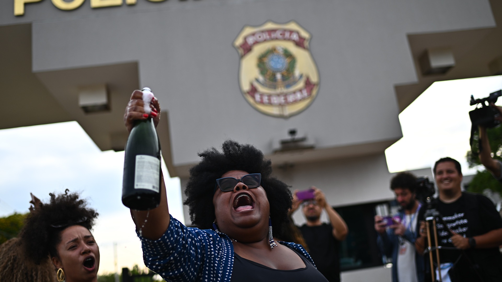 "¡Que quede preso de por vida!": Las reacciones tras el inicio de condena de Jair Bolsonaro