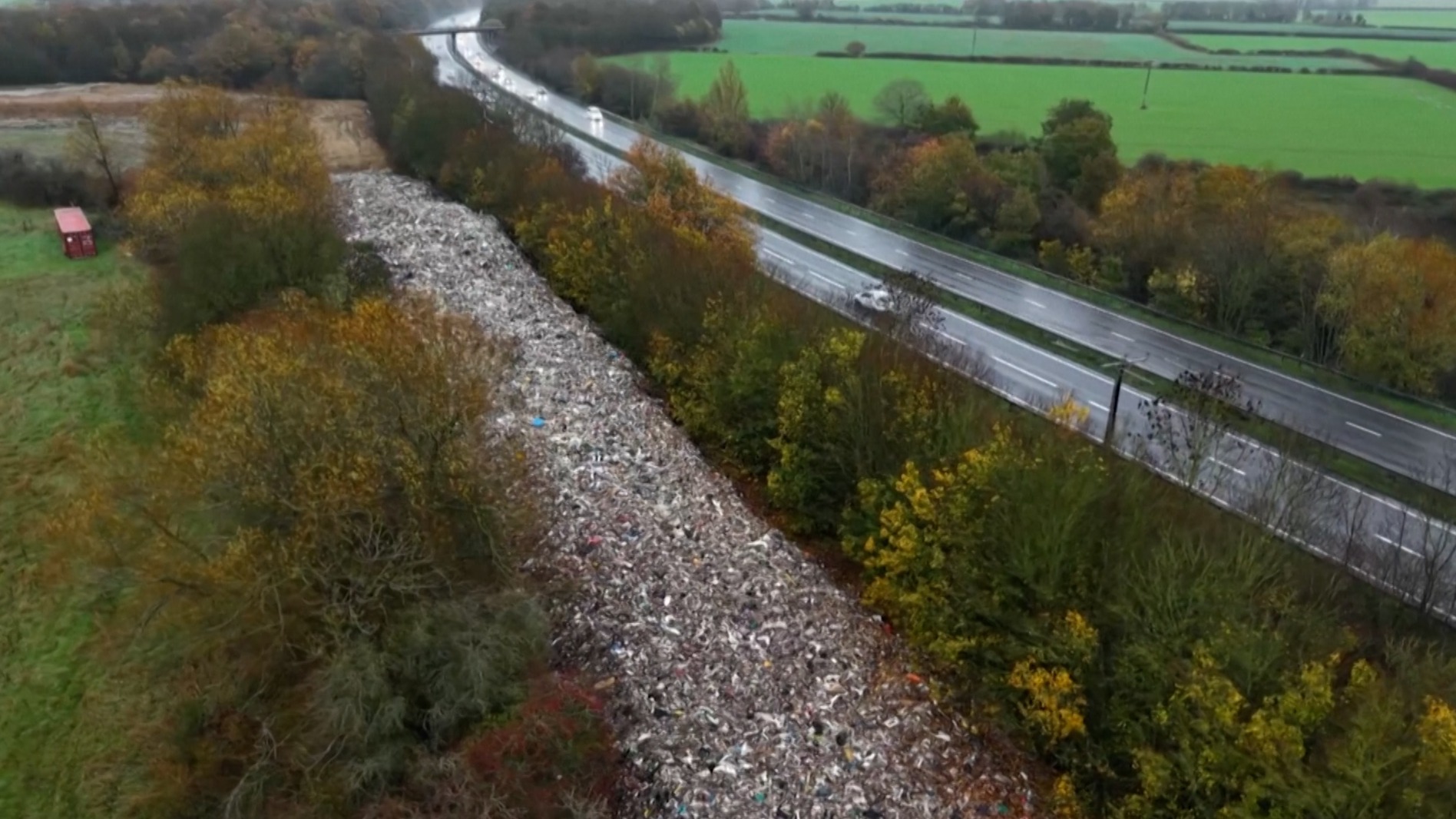 Río de basura en Reino Unido