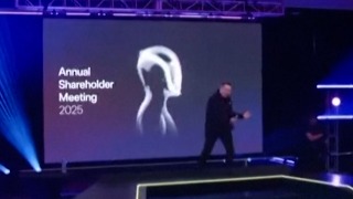 El baile de Elon Musk en la junta de accionistas
