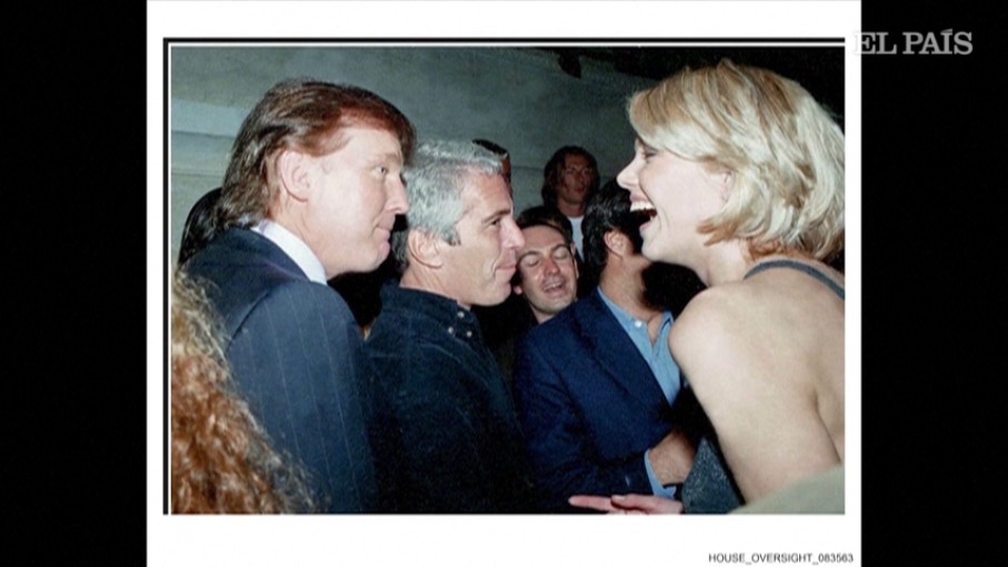 Publican nuevas fotos del archivo de Epstein en las que se ve a Trump rodeado de mujeres