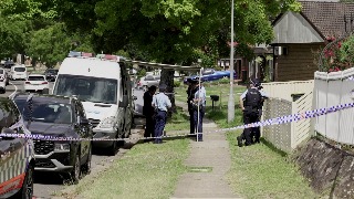 Las cámaras captan el momento en el que un hombre desarma al segundo tirador durante el tiroteo en Bondi Beach