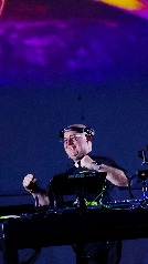 Padre DJ se viraliza en su visita a México