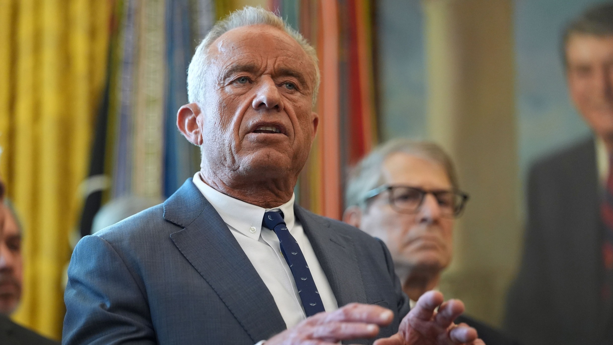 Gobierno de Trump bloquea tratamiento de afirmación de género a adolescentes