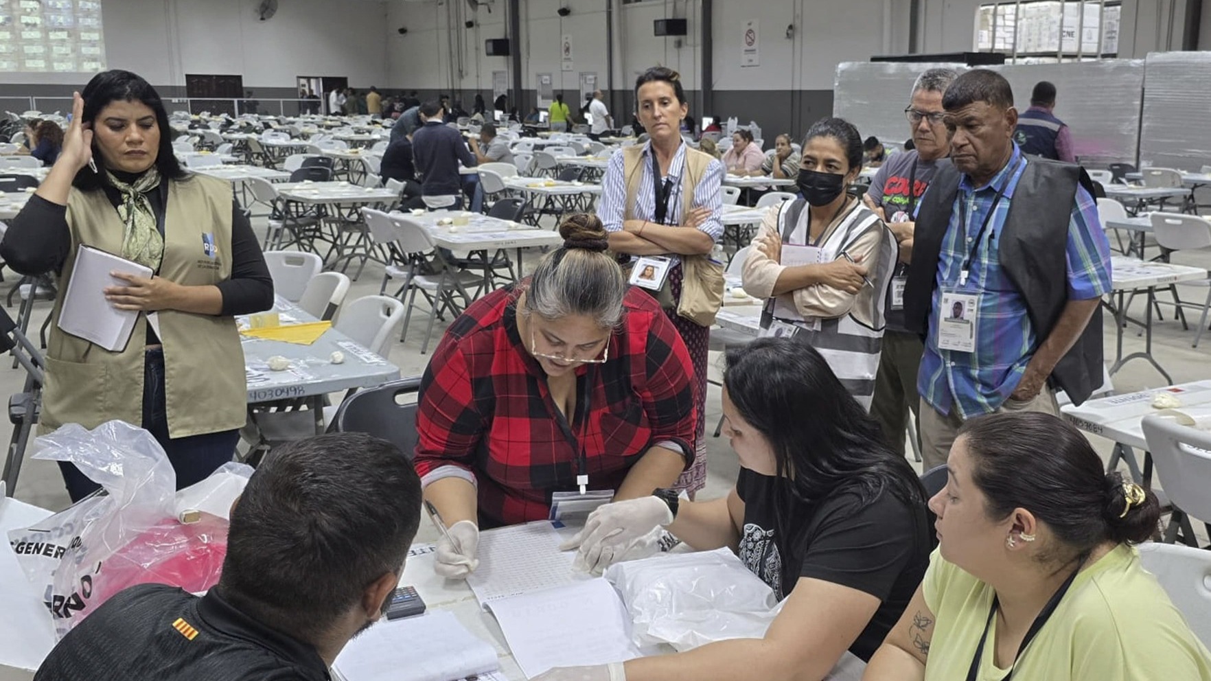 Inicia el conteo manual de votos en Honduras
