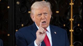 Trump afirma que EE UU ha atacado un muelle en Venezuela