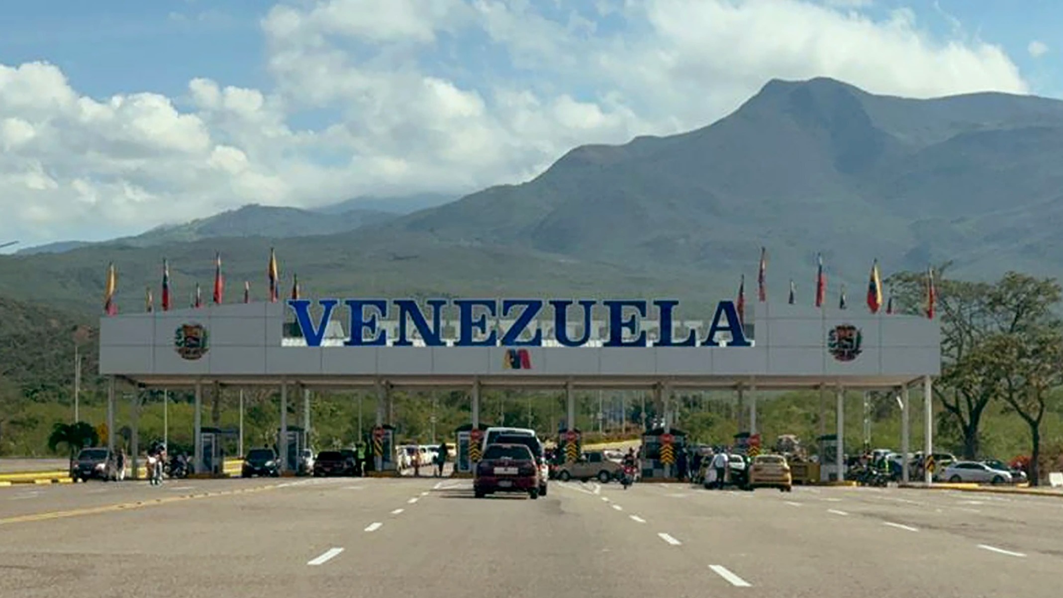 Venezolanos improvisan rutas ante parálisis del espacio aéreo