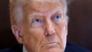 Trump afirma que podría estar hablando con Putin