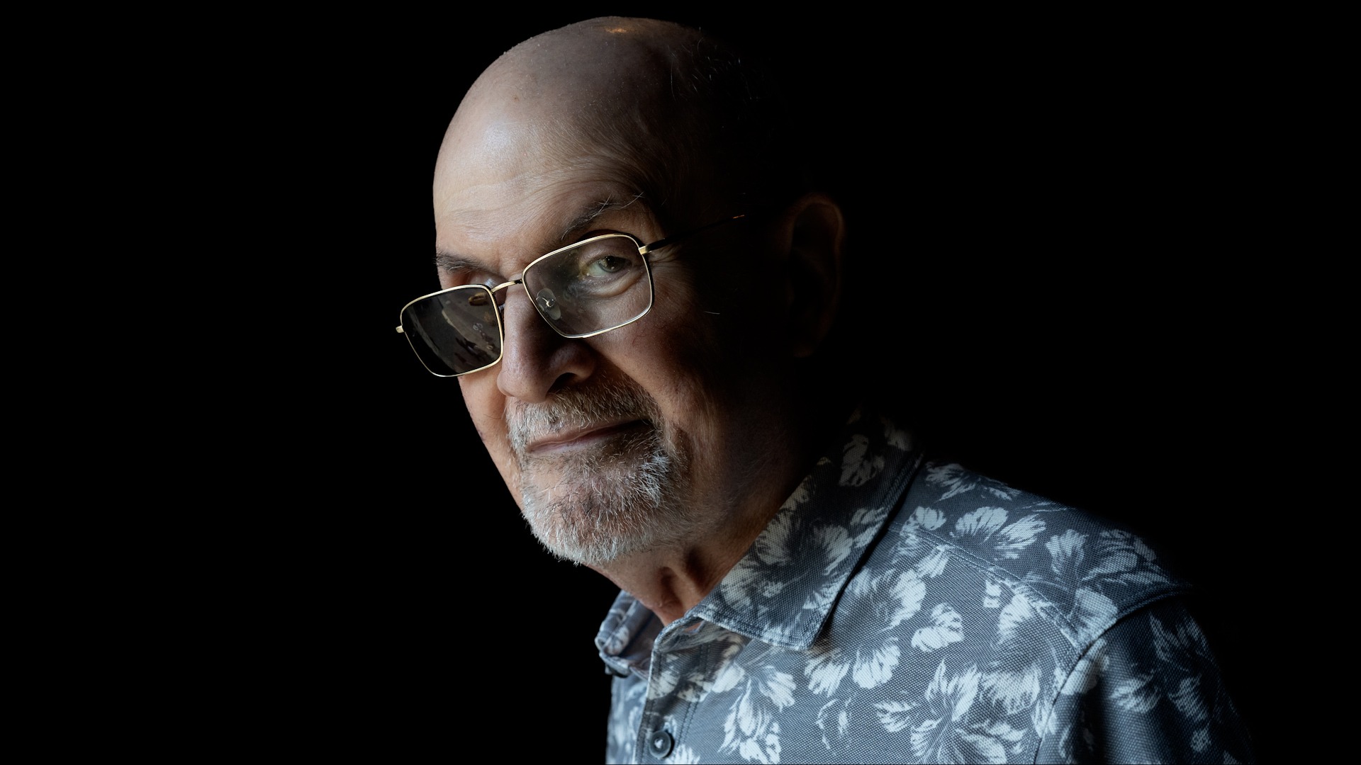 Empieza el juicio contra el hombre que intentó matar a Salman Rushdie