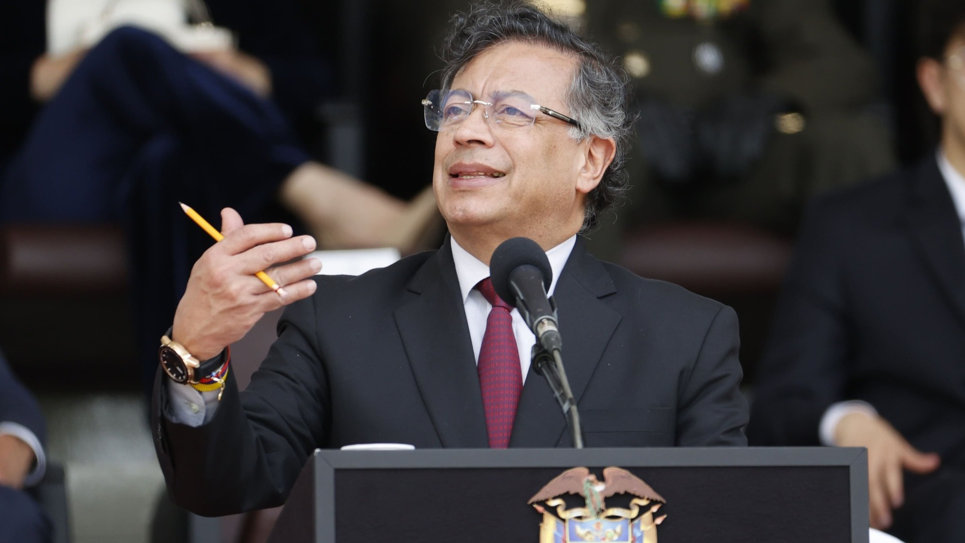 Petro sobre planes para hacer caer su avión