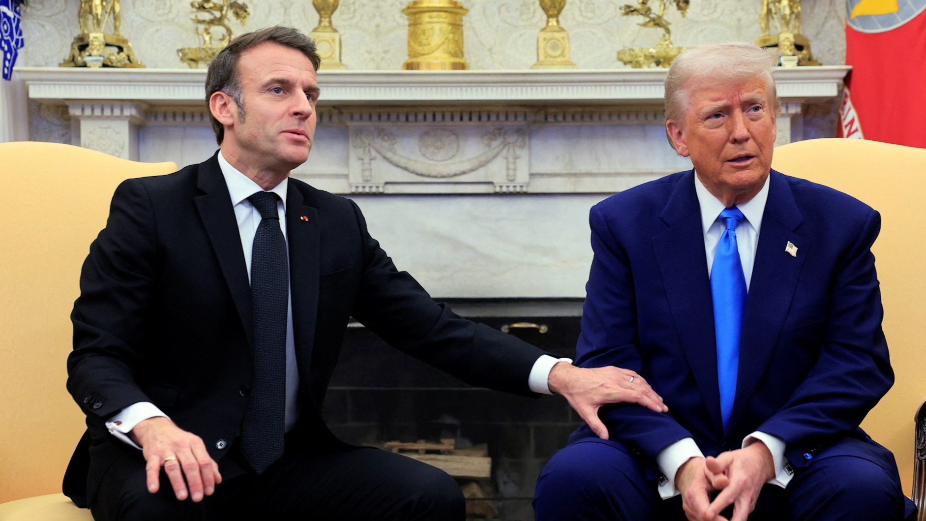 MACRON corrige a Trump