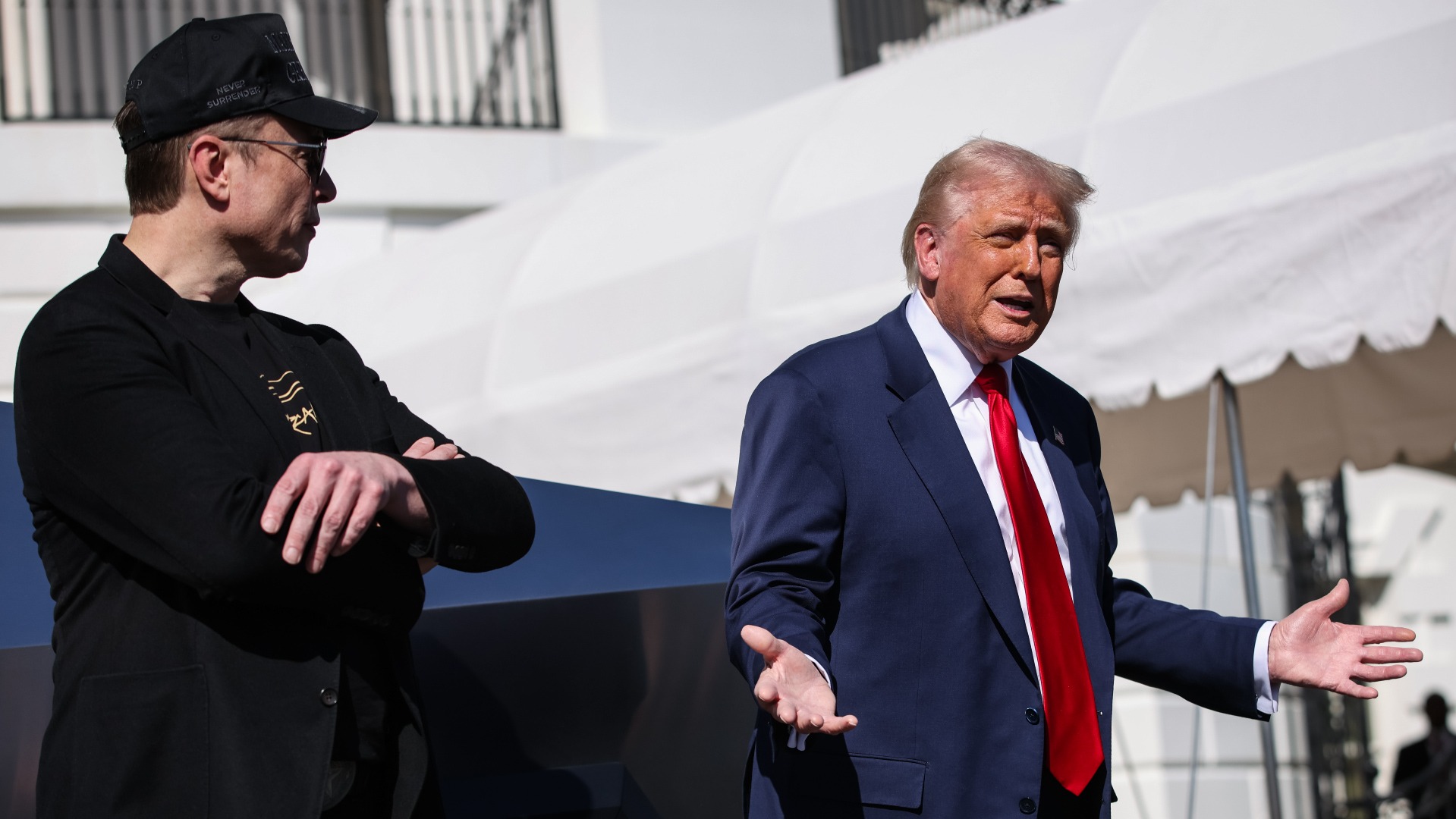 Trump no subirá los aranceles a Canadá al 50%