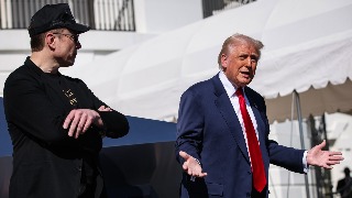 Trump no subirá los aranceles a Canadá al 50%