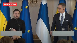 Zelenski y el presidente finlandés, Stubb, intervienen en un acto en Helsinki