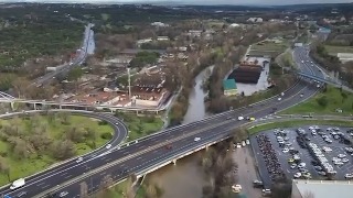El Manzanares se estabiliza, pero sigue la alerta por posible desbordamiento en Madrid.