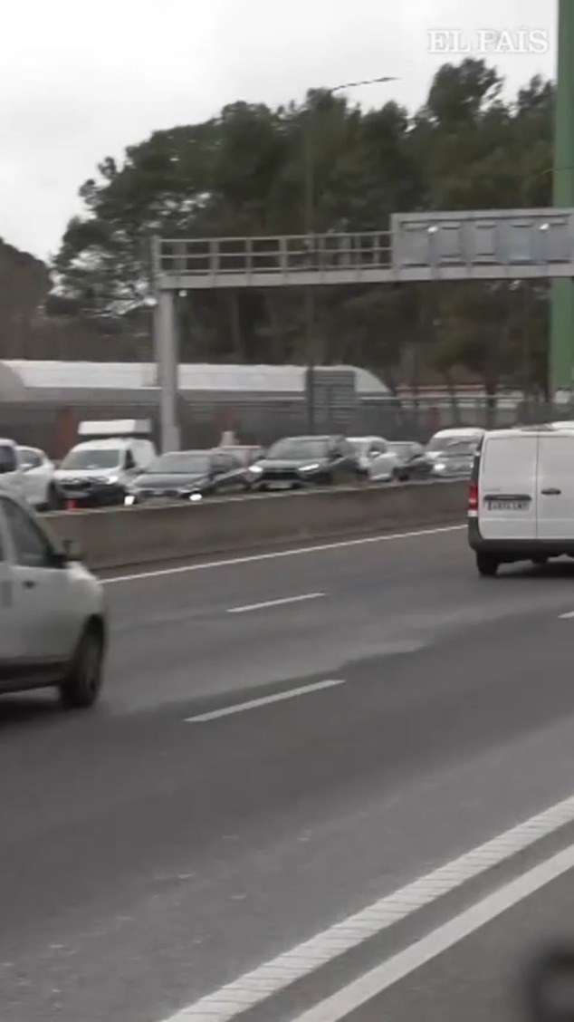 Circulación restringida en la M-30, a la altura de la colonia del Manzanares