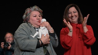 Dolores Vázquez es homenajeada en el Ayuntamiento de Betanzos