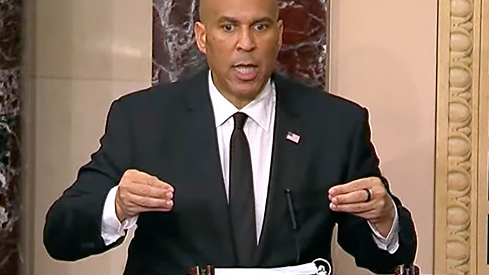 Maratónico discurso contra Trump